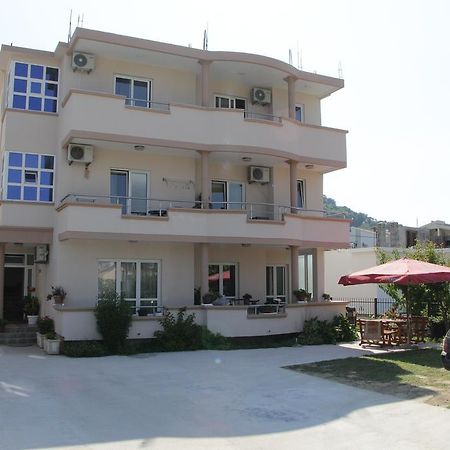 Apartment Family Улцинь Екстер'єр фото