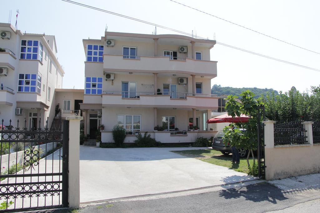Apartment Family Улцинь Екстер'єр фото